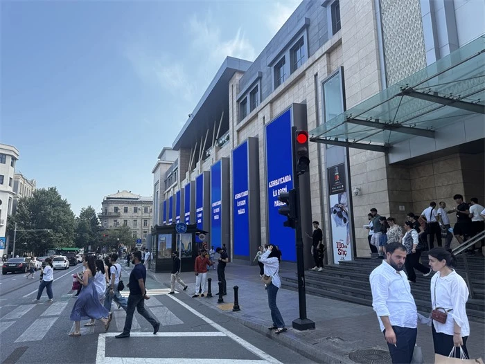 DOOH Large Outdoor Screens at 28 Mall, Downtown Baku, Azerbaijan.JPG DOOH Large Outdoor Screens at 28 Mall, Downtown Baku, Azerbaijan.JPG